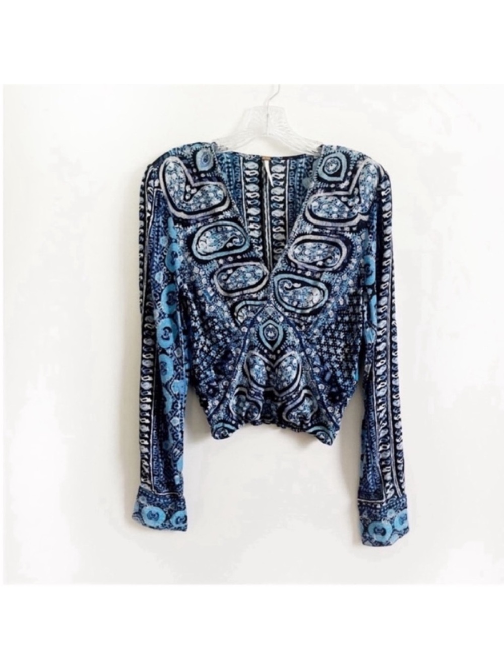 Free People Wild & Free shirt blue white paisley cropped bohemian long sleeves - Picture 2 of 10
